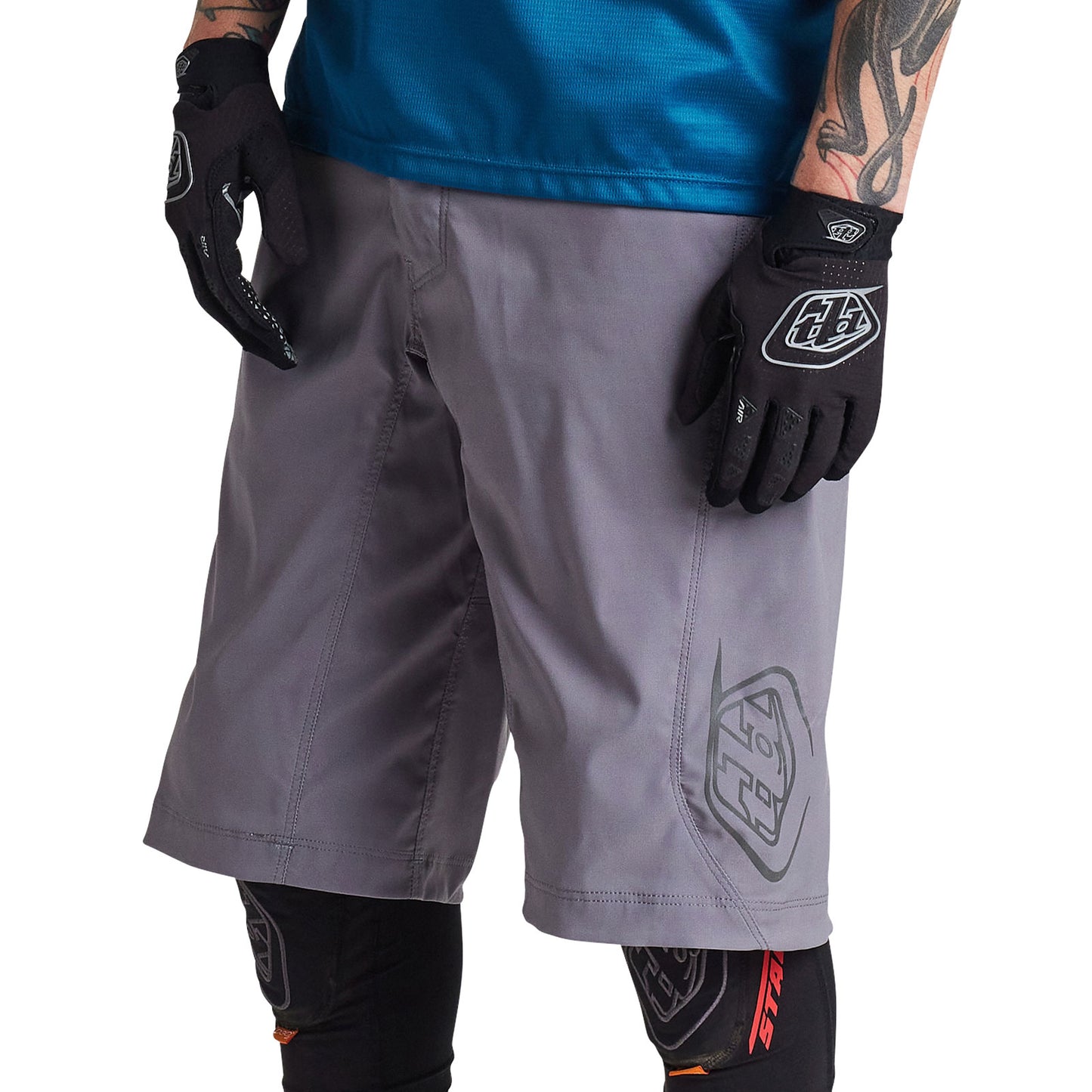 Flowline Short W/Liner Solid Charcoal