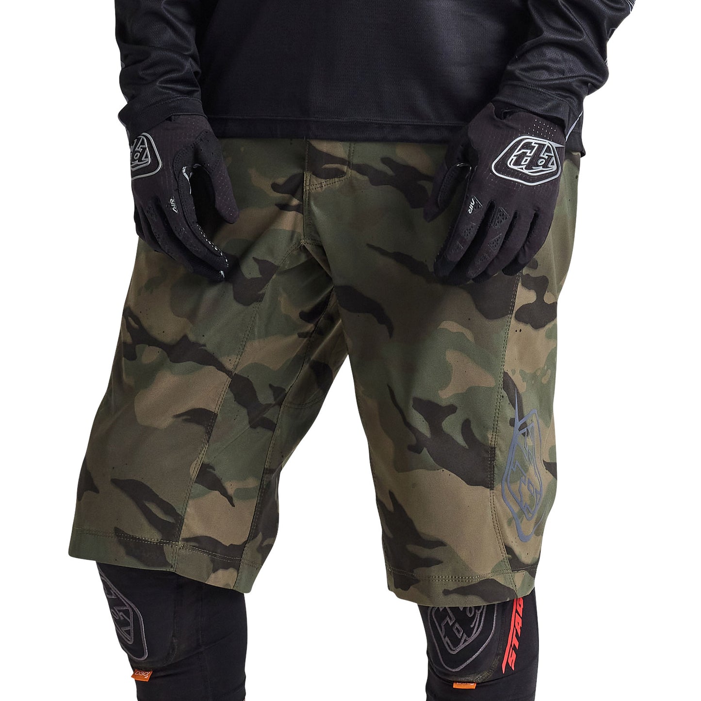 Flowline Short W/Liner Spray Camo Army
