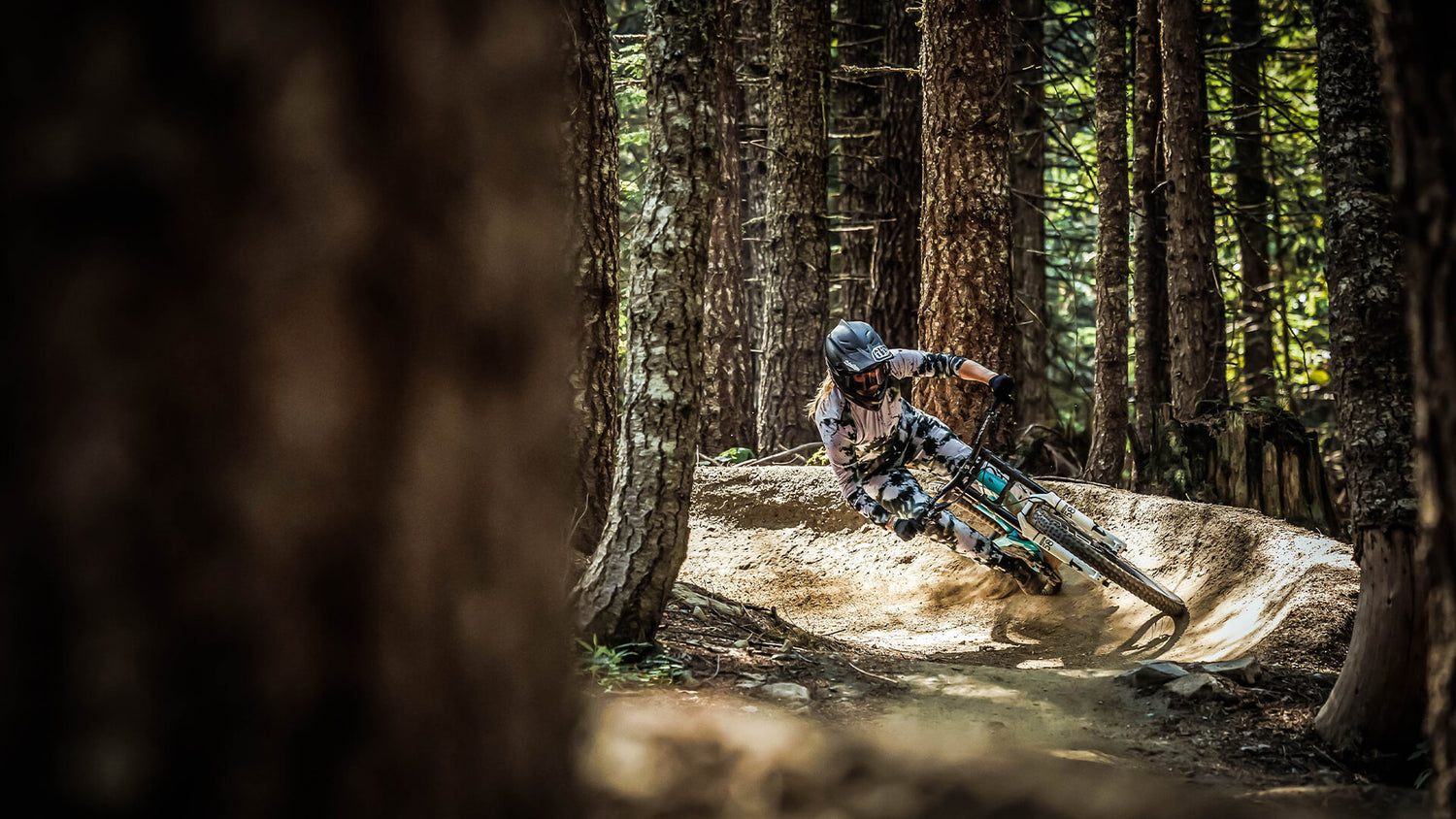 Troy Lee Designs MTB rider in the Womens Lilium gear